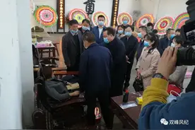 “让英雄走得安心”湖南省纪委看望慰问向卫煌同志家属图片