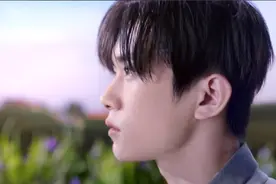 宝格丽全球香氛代言人易烊千玺，易起恣意拾光图片
