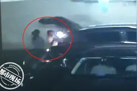 2名女子以“跳楼价”进了批文具，回家后一看发现被骗图片