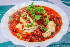 吃了那么多年草鱼，这才是最好吃的做法，鱼片鲜嫩入味，汤汁浓白图片