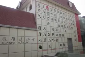 马未都看上价值100万的梅瓶，叫来妻子参加拍卖，仅花2.8万买下图片