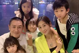 陈浩民无奈搬出豪宅，妻子躺病床还在直播带货，一人养活全家6口图片