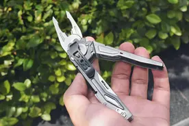 掌中利刃 单手快开！——SOG"迅猛龙"多功能组合工具钳体验图片