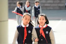 新生出现大批“伪复姓”，家长眼中的洋气，为孩子带来很多苦恼图片