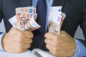 比你会赚钱的更会攒钱！危机前，马云和马化腾囤了5000亿现金图片