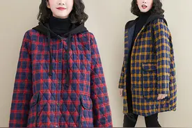 奔四五女人也可以穿得时髦又大气，加绒外套配加绒裤，又暖又减龄图片