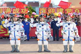 太空中如何解决上厕所问题 ? 真空环境，航天员们要克服哪些困难？图片