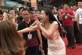 干露露故伎重演爱炒作，晒出大尺寸照片被吐槽图片