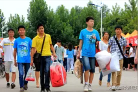 北方人来南方上大学，第一次看见食堂菜品后，才发现南北差异真大图片