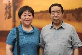 贾平凹前妻威武，仅怀疑贾平凹"精神偷欢"，就悍然离婚图片