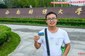 26岁学霸外卖小哥入读西财：与小8岁室友无代沟 望3年结束学业图片