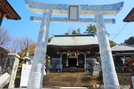 「鸟居豆知识」为什么多数鸟居都是红色？盘点日本特色鸟居图片