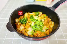 天一冷喜欢简单地来一个大锅乱炖，简单易做，好吃又下饭图片