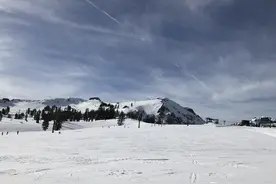 美国最受欢迎的滑雪胜地Squaw Vally Ski Resort图片