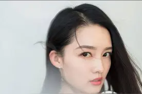 李沁“直线腿”太绝！看到她与旁边柱子相比，说不羡慕是假的图片