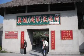 泰国遗留着一个中国村，居民都是中国人，开办专门学校学汉语图片