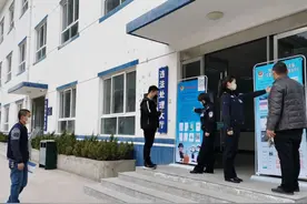 “绿花”爱武装 芳华献警营——记黄龙交警交管股女警图片
