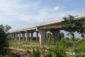郑州郑新黄河大桥，上面是公路下面是高铁的公铁两用桥图片