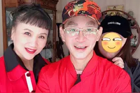 六小龄童晒一家三口合照，娇妻风韵犹存，29岁女儿与自拍差很大图片