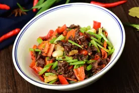 炒牛肉怎么做才不会老？只需多做这1步，牛肉滑嫩爽口很入味图片