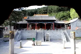 深山之中藏着一座庙宇，里面供奉的是圣母娘娘，外人很少知道图片