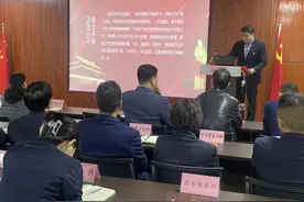 百年扬帆共读史 砥砺奋进新时代渭南市行政审批服务局主题党日活动图片