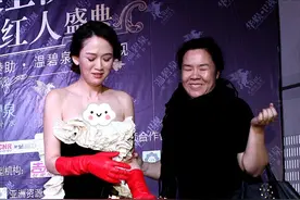 太可爱了吧，陈乔恩在红毯上摔跤，不仅不尴尬，还挺招人喜欢的图片