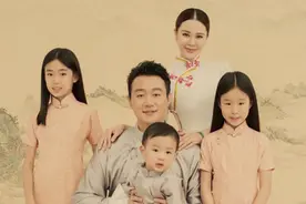 佟大为民国风全家福曝光，俩女儿穿旗袍温婉淑女，儿子吃货相萌翻图片
