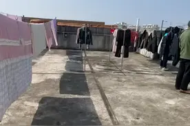 太拼了！湖南一男子为晒被子定凌晨4点闹钟，妻子：晚一点没位置图片
