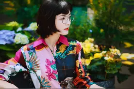 繁花似锦的真丝衬衫，注入满格能量，为你的夏天来个漂亮的开局图片