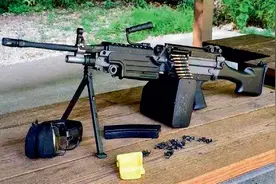 我国95式机枪 与 M249、NG7机枪 性能对比图片