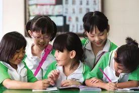 普通话在新加坡，从差点消亡到几乎普及，但新加坡华文听着有点怪图片