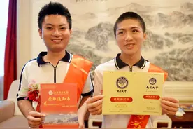 当年宁可错过高考时间，也要见义勇为救人的两位高考生，后来怎样图片