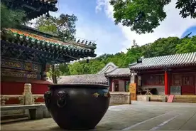 门头沟文旅： 潭柘寺、戒台寺景区从2021年8月7日起暂停一切宗教活动，并关闭大殿等宗教场所图片