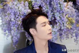 张艺兴练习生计划面试要求素颜，化妆者当场卸妆图片