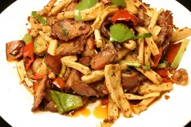 冬天“这菜”几毛钱一斤，买10斤晒干放一年不会坏，炒肉超香图片