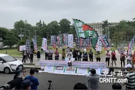 民间团体再赴高雄市议会抗议，痛批陈其迈“人格分裂、厚颜无耻”图片