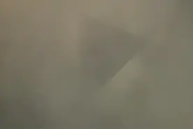 上海外滩夜空惊现三角形UFO！与美国传说的反重力飞行器高度类似图片