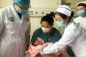 八年前车祸抢救173天 高位截肢保住了性命重拾信心发现不孕 试管婴儿圆了求子梦图片