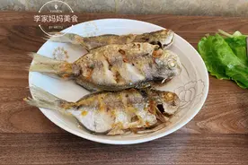 南方人炸的鱼为什么那么好吃？只需多加1味料，外酥里嫩嘎嘣脆图片
