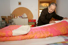 早晨睡醒后，这四件事千万别急着做！非常伤身体图片