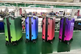炫彩拉杆箱图片
