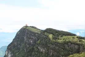佛教四大名山《峨眉山》从山脚到山顶就是一山有四季，十里不同天视频封面