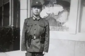 未婚妻的秀发寄到前线的当天，他却在南疆的土地上长眠…图片