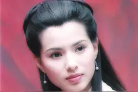 55岁奶奶辈李若彤真是潮！短裤配长靴腿超细，气质依旧清新脱俗图片