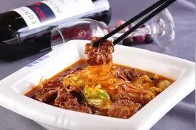 鲜椒粉丝熘排骨 排骨外酥香内滋润 粉丝滑爽绵软 不粘不黏图片