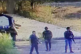 在美国家门口挑事！墨西哥黑帮手持AK47，公开挑衅嘲笑美军图片