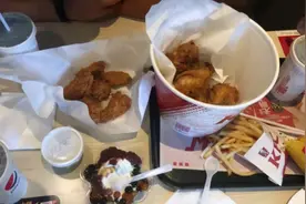 肯德基全家桶引发“众怒”，一张白纸成了“障眼法”，网友：套路图片