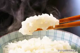 蒸米饭时，大米究竟要洗几次？牢记这3点，米饭粒粒分明，更香软图片