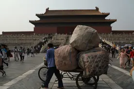 北京故宫院内的清洁工人，很少有人注意到他们图片